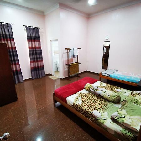 Amera Homestay Chukai Exterior foto