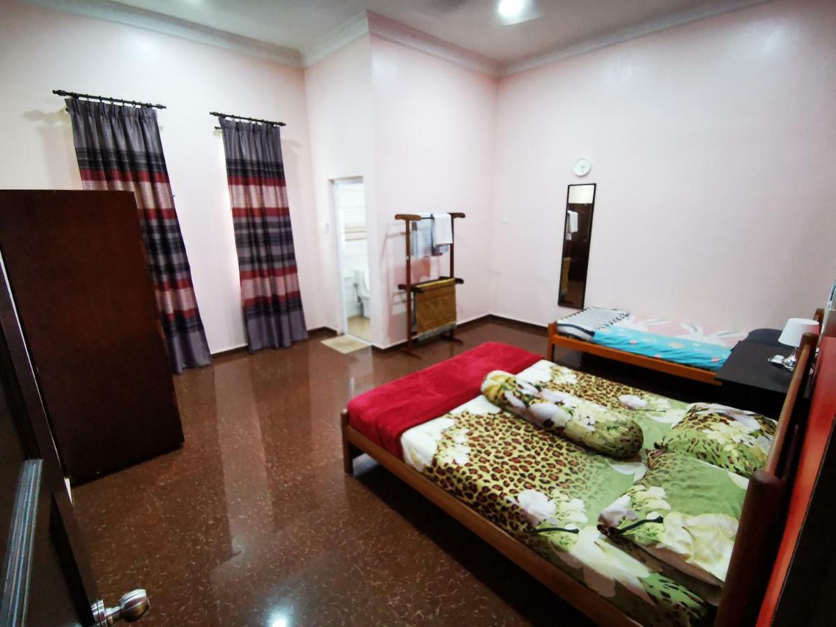 Amera Homestay Chukai Exterior foto