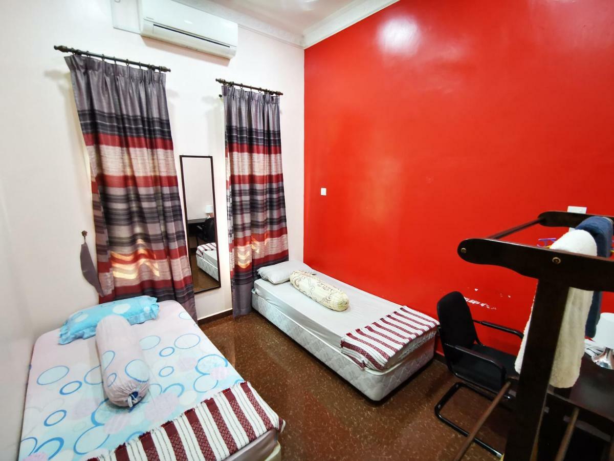 Amera Homestay Chukai Exterior foto